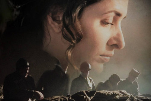 «Η Γενιά του ‘30» είναι η νέα δραματοποιημένη σειρά της COSMOTE TV για τη ζωή και το έργο κορυφαίων λογοτεχνών της γενιάς του ‘30