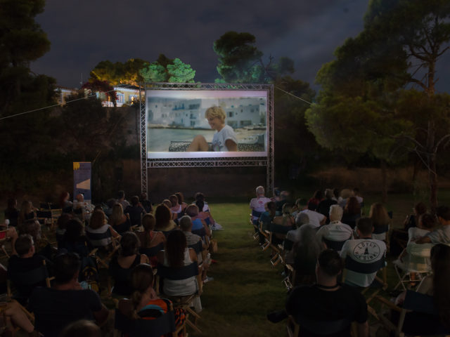 Το Stayin’ Alive, οι βουτιές στη μεγάλη οθόνη, το φεστιβαλίζειν κι η Δευτέρα που έρχεται πάντα