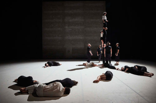 Οι ακροβάτες και οι χορευτές της ομάδας Compagnie XY ανοίγουν το φετινό Διεθνές Φεστιβάλ Χορού Καλαμάτας