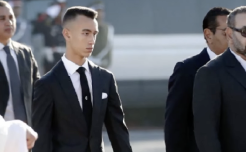 Μουλάι Χασάν: Καίει 500ευρα στην Μύκονο ο 18χρονος πρίγκιπας του Μαρόκου