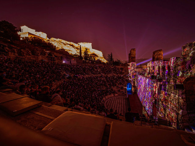 Με Max Cooper και Woodkid το Ηρώδειο γέμισε χρώματα και συναισθήματα