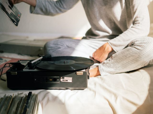 Πώς η μουσική βοήθησε τους Βρετανούς να αντέξουν την πίεση του lockdown