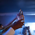 Mπουζούκια και κλαμπ μόνο για εμβολιασμένους και νοσήσαντες – Στο 65% η χωρητικότητα