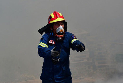 Σε εξέλιξη μεγάλη φωτιά στα Νέα Στύρα της Εύβοιας