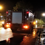 Επτά άνθρωποι στο νοσοκομείο μετά από φωτιά σε πολυκατοικία στο Λουτράκι