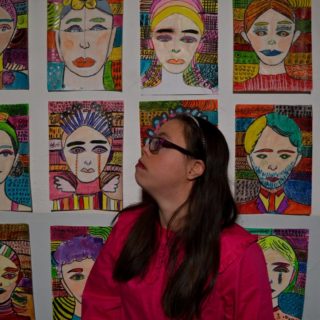 Λωξάντρα Λούκας: Η πρώτη ηθοποιός με σύνδρομο Down υπέγραψε το συμβόλαιό της με το Εθνικό Θέατρο