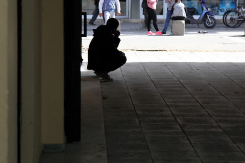 Συστάσεις για την προστασία των αστέγων από τον καύσωνα από το υπουργείο Εργασίας