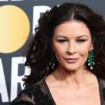 Η Κάθριν Ζέτα-Τζόουνς θα υποδυθεί την «Μορτίσια Άνταμς» στη νέα σειρά του Τιμ Μπάρτον για το Netflix