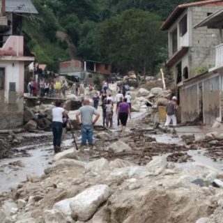 Τουλάχιστον 20 νεκροί στη Βενεζουέλα από τις καταρρακτώδεις βροχές [ΒΙΝΤΕΟ]