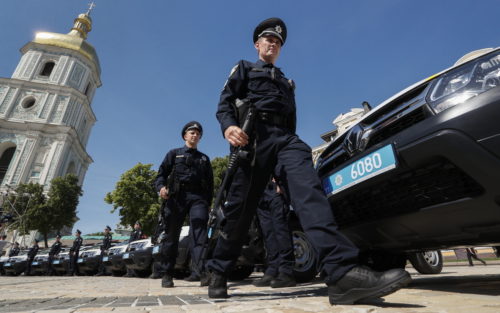 Ουκρανία: Άνδρας απειλεί να πυροδοτήσει χειροβομβίδα στην έδρα της κυβέρνησης