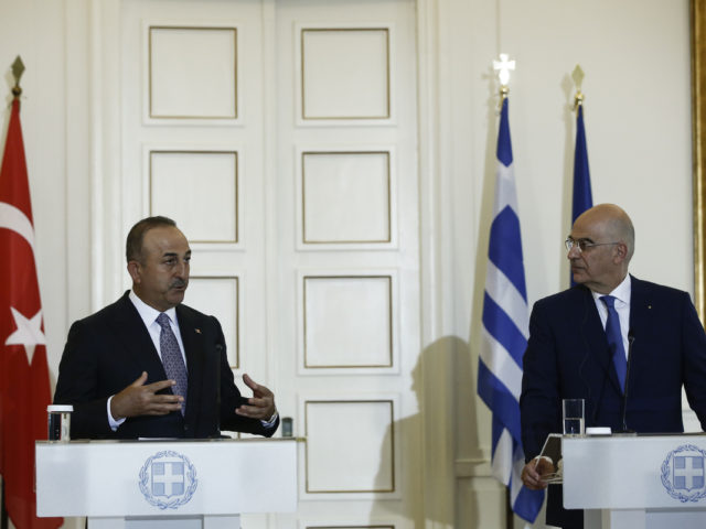 Επικοινωνία Δένδια – Τσαβούσογλου για τις πυρκαγιές στις δύο χώρες