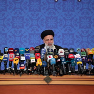 Ορκίστηκε νέος πρόεδρος του Ιράν ο Εμπραχίμ Ραϊσί