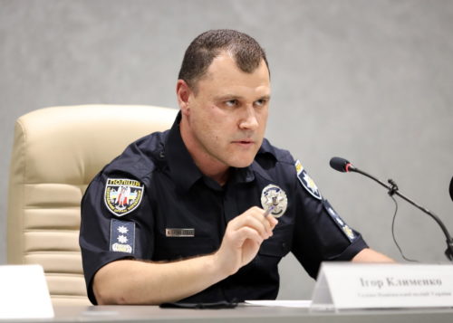 Ουκρανία: Συνελήφθη ο άνδρας που απειλούσε να πυροδοτήσει χειροβομβίδα στην έδρα της κυβέρνησης	[ΒΙΝΤΕΟ]