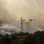 Πυρκαγιά στη Βαρυμπόμπη – Επιχειρούν και εναέρια μέσα