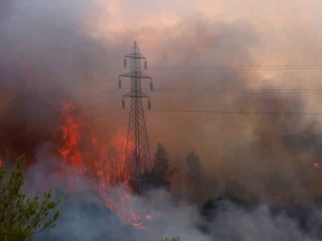 Προβλήματα ηλεκτροδότησης σε Βαρυμπόμπη και Εύβοια αυτήν την ώρα