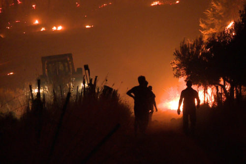 Μηνύματα από το 112 για εκκένωση των περιοχών Πολυδένδρι, Καπανδρίτι και των οικισμών Πευκόφυτου και Ποντίων Αγίου Στεφάνου
