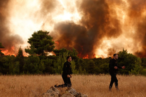 Προβλήματα ηλεκτροδότησης στις πληττόμενες από τις φωτιές περιοχές