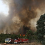 Σε πλήρη εξέλιξη το μέτωπο προς Καπανδρίτι και Μαλακάσα – Στις φλόγες οι Αφίδνες και η Ιπποκράτειος Πολιτεία