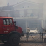 Φωτιές Αττική: Καίγεται το Κρυονέρι – Εκκενώνονται Λίμνη Μαραθώνα και Καλέτζι