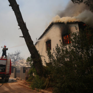 Τρίπολη: Δύσκολη παραμένει η κατάσταση με τη φωτιά στη Γορτυνία