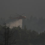 Συνεχείς αναζωπυρώσεις στη Γορτυνία – Ξεκίνησαν να επιχειρούν τα εναέρια μέσα