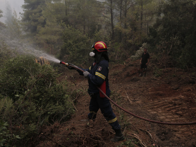 Πυρκαγιά στην Κάρυστο: Εκκενώθηκε προληπτικά και τρίτος οικισμός