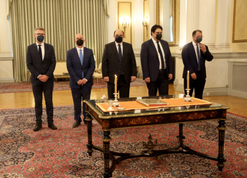 Ορκίστηκαν οι νέοι υπουργοί της κυβέρνησης στο Προεδρικό Μέγαρο