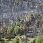 Πρώην αντιδήμαρχος Πολιτικής Προστασίας δικάζεται ως εμπρηστής για τις καταστροφικές φωτιές του 2021 στα Βίλλια