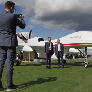 Πόλεμος. Για τους πολλούς καταστροφικός. Για λίγους, επικερδής. Πώς πολεμάμε σήμερα;