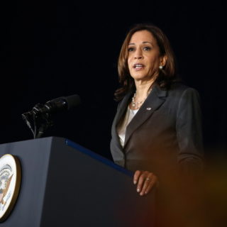 Κάμαλα Χάρις: «Oι ΗΠΑ θα εκφράζουν τη γνώμη τους για τη Νότια Σινική Θάλασσα»