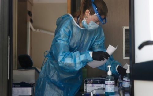 Ο EMA ετοιμάζεται να εγκρίνει την χρήση δύο μονοκλωνικών αντισωμάτων τις προσεχείς ημέρες