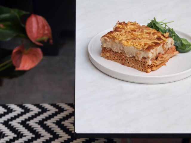 Στο W Karytsi θα δοκιμάσεις το καλύτερο παστίτσιο από τα χέρια της Αβύσσας