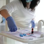 Γεγονός η πρώτη απόλυση υγειονομικού που δεν είχε εμβολιαστεί κατά του κορωνοϊού