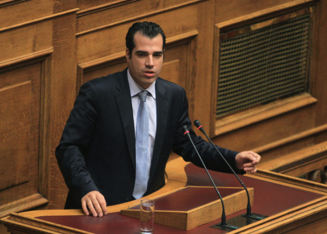 Θεσσαλονίκη: «Υποδοχή» του Πλεύρη με αποδοκιμασίες και συγκέντρωση διαμαρτυρίας [ΒΙΝΤΕΟ]