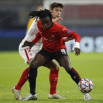 «Αυτός ο τύπος είναι πιο μαύρος από το κοστούμι του»: Απομακρύνθηκε η δημοσιογράφος που έκανε ρατσιστικό σχόλιο για τον Καμαβινγκά [ΒΙΝΤΕΟ]