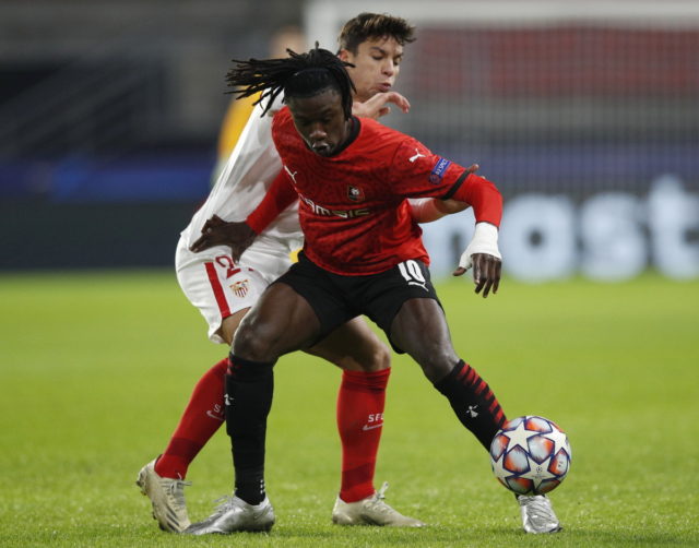 «Αυτός ο τύπος είναι πιο μαύρος από το κοστούμι του»: Απομακρύνθηκε η δημοσιογράφος που έκανε ρατσιστικό σχόλιο για τον Καμαβινγκά [ΒΙΝΤΕΟ]