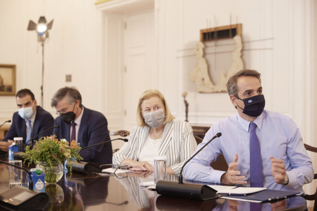 Εξηγήσεις επιχείρησε να δώσει το Υπουργείο Υγείας για τον αποκλεισμό μητέρας γιατρού