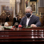 Έφτασε στην Κρήτη η σορός του Μίκη Θεοδωράκη [ΒΙΝΤΕΟ]