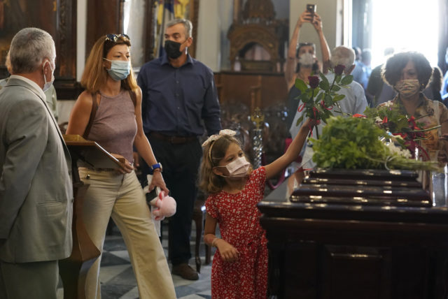 Η κρητική γη υποδέχεται στην αγκαλιά της τον μεγάλο Μίκη Θεοδωράκη