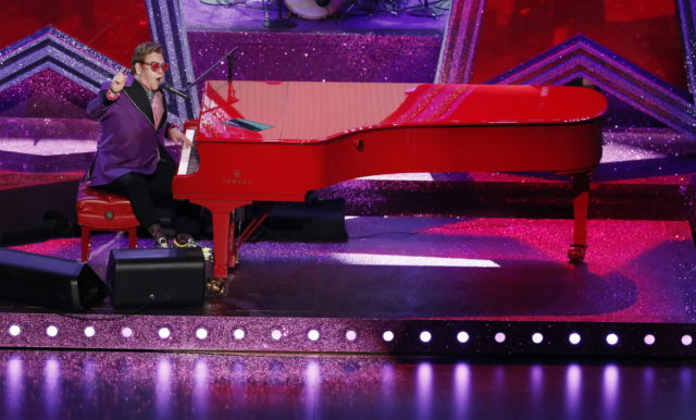 Αναβάλλεται η περιοδεία του Έλτον Τζον λόγω τραυματισμού του