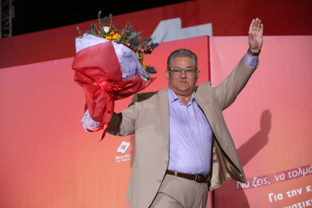 Κουτσούμπας για Τζούλια Νόβα: «Τόσο τους πονάει η κόκκινη σημαία»