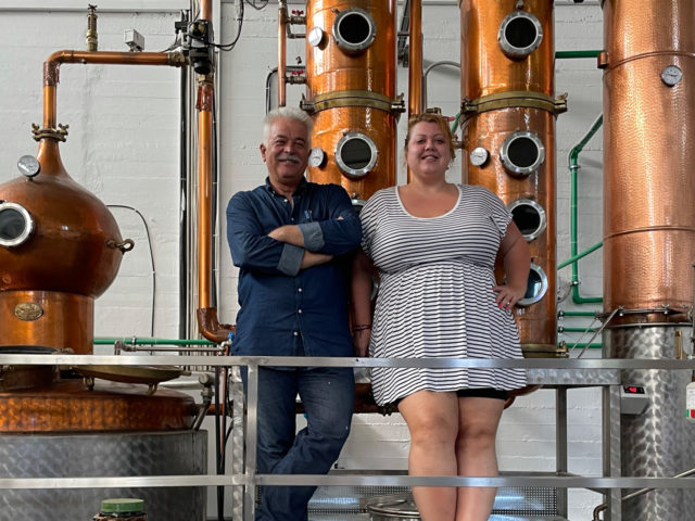 Τι συμβαίνει μέσα σε ένα αποστακτήριο τσικουδιάς στην Κρήτη;