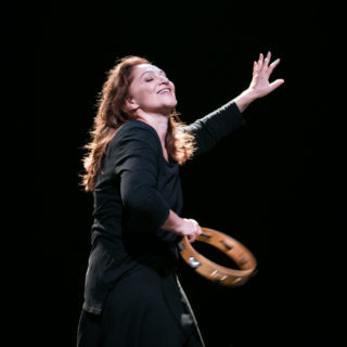 Φιλαρέτη Κομνηνού, πώς είναι να πρωταγωνιστείς σε μια παράσταση που σκηνοθετεί ο γιος σου;