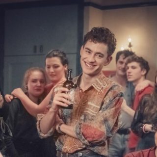 It’s a Sin: Η σειρά που γιορτάζει τη ζωή μέσα από το σοκ του AIDS