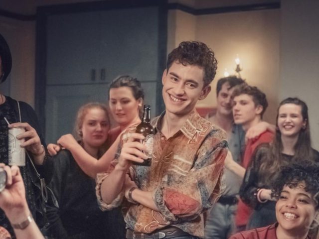 It’s a Sin: Η σειρά που γιορτάζει τη ζωή μέσα από το σοκ του AIDS