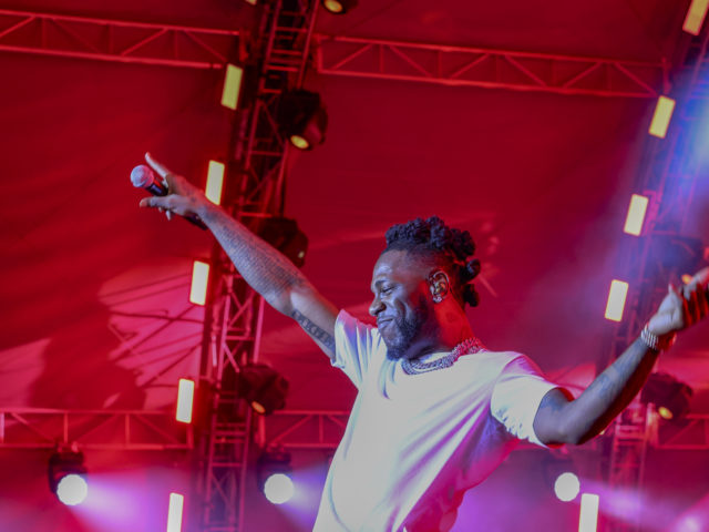 Burna Boy: Ο «Αφρικανός Γίγαντας» προκάλεσε συναυλιακό σεισμό στο ΚΠΙΣΝ