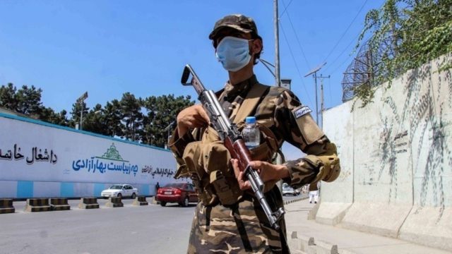 Αφγανιστάν: Δημοσιογράφοι συνελήφθησαν από τους Ταλιμπάν και βασανίστηκαν, ενώ κάλυπταν μια διαδήλωση γυναικών