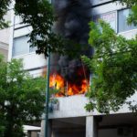 Εικόνες από την μεγάλη φωτιά σε κτήριο στο κέντρο της Αθήνας