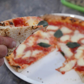 L’ Antica Napoli: Η πιο ναπολιτάνικη πίτσα της πόλης φτιάχνεται στην Καλλιθέα