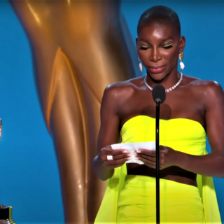 Ο λόγος της Michaela Coel στα Emmys επιβεβαίωσε την αξία των πιο σιωπηλών θριάμβων